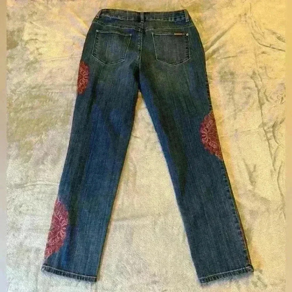 Chico’s Women’s Jeans 00 Medallion Embroidered Girlfriend Ankle Denim Boho Jeans - Picture 2 of 10